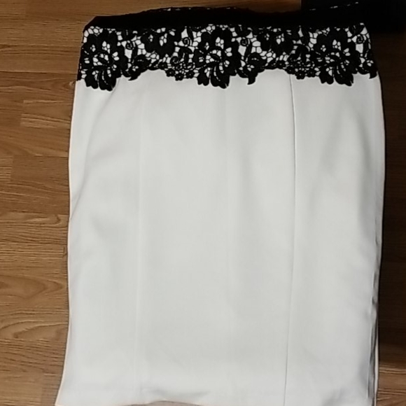 <NEW YORK & COMPANY> White Lined Sheath Dress - Picture 16 of 16